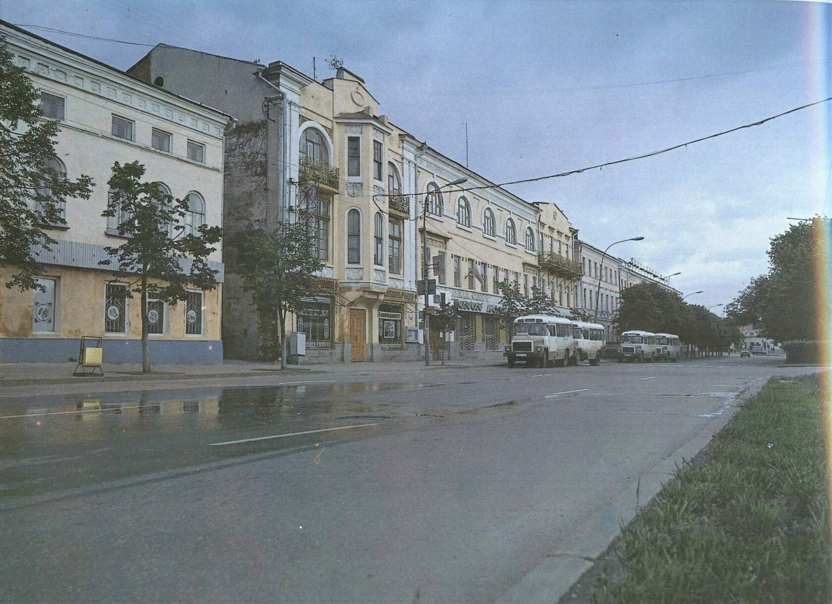 Ульяновск, Автобусы напротив ЦУМа