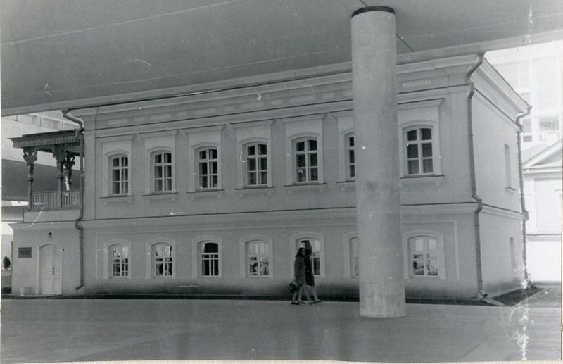 Ульяновск, дом ленина в мемцентре колонна