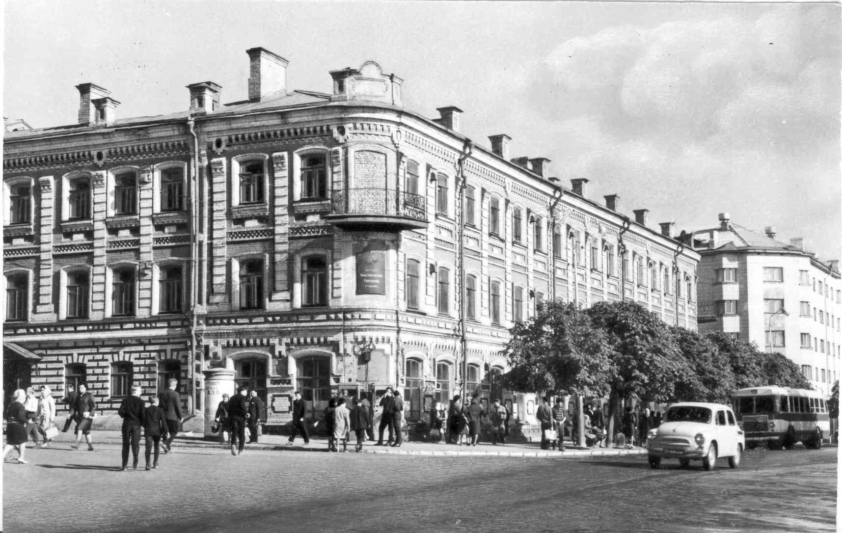Ульяновск, горбатый около дома гончарова