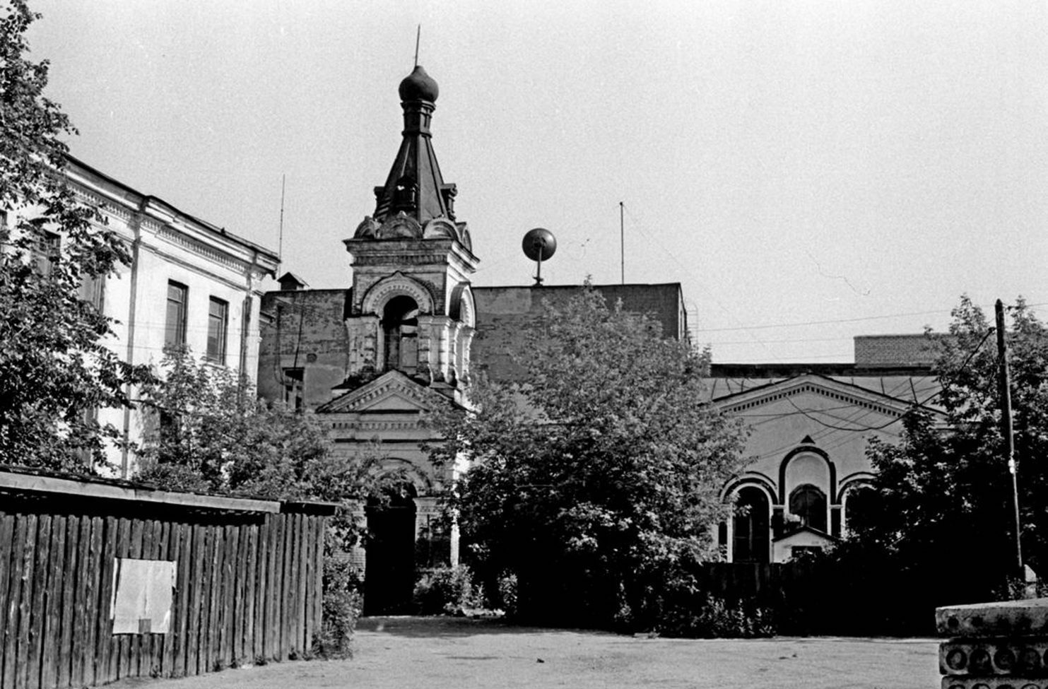 Ульяновск, храм во дворе дома гончарова