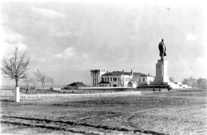 Ульяновск, Памятник Ленину на площади Ленина