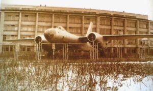 Ульяновск, Самолет у третьего корпуса политеха